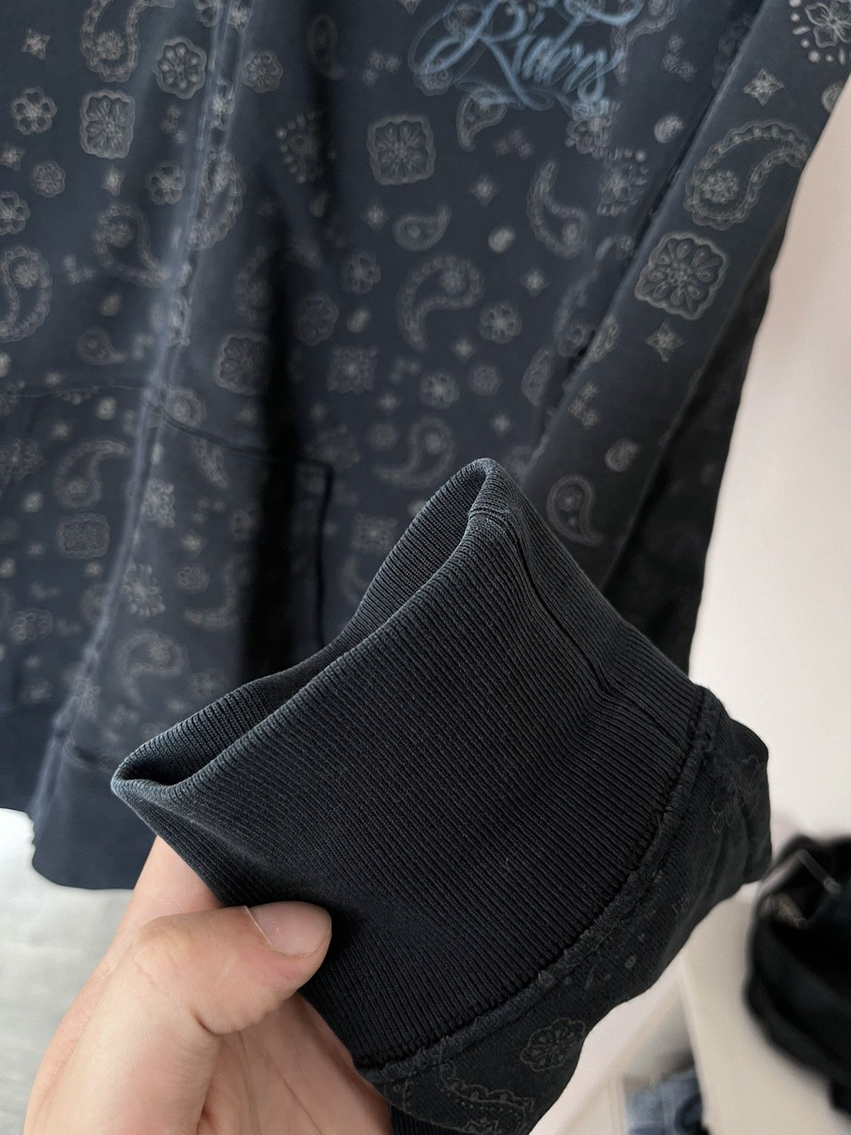 Carhartt Rare Carhartt Raiders Paisley Black Hoodie Vintage Streetwea Size US L / EU 52-54 / 3 - 8 Thumbnail