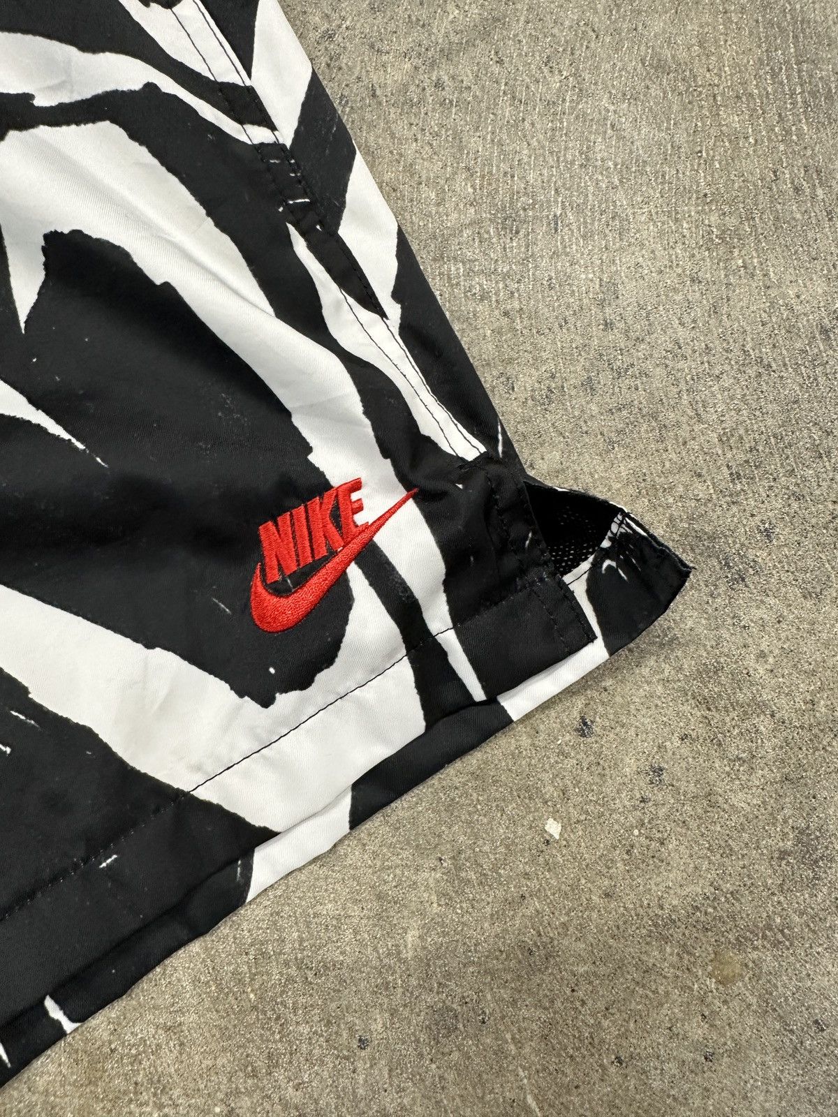 Nike Y2K Nike Swoosh All Over Print Athletic Nylon Shorts Size US 35 - 3 Thumbnail
