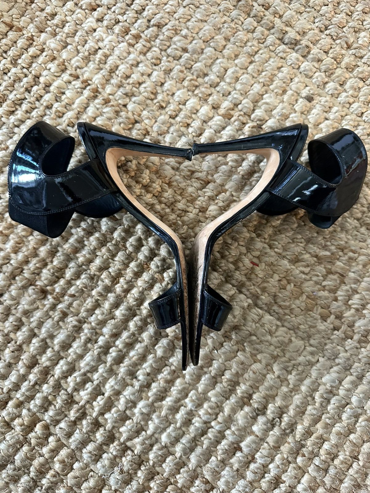 Manolo Blahnik EUC Auth Manolo Blahnik Patent Strap Heeled Sandals 37.5 Size US 7.5 / IT 37.5 - 6 Thumbnail