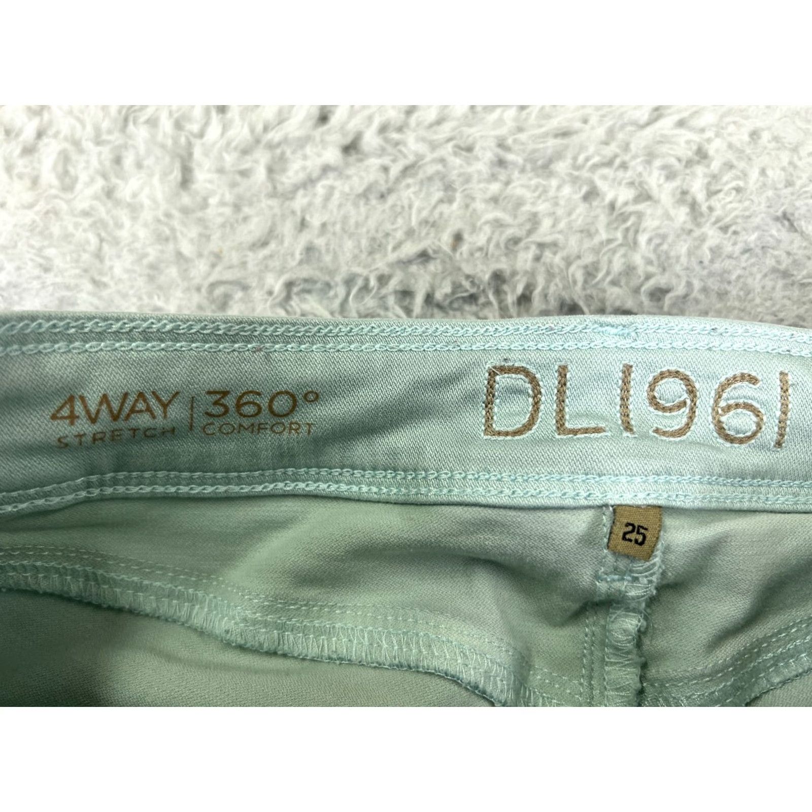 DL1961 DL1961 Jeans Womens 25 Green Denim Regular Skinny 5-Pocket Logo Zipper Button Distressed City Vintage? Size 42" / US 20 - 6 Thumbnail