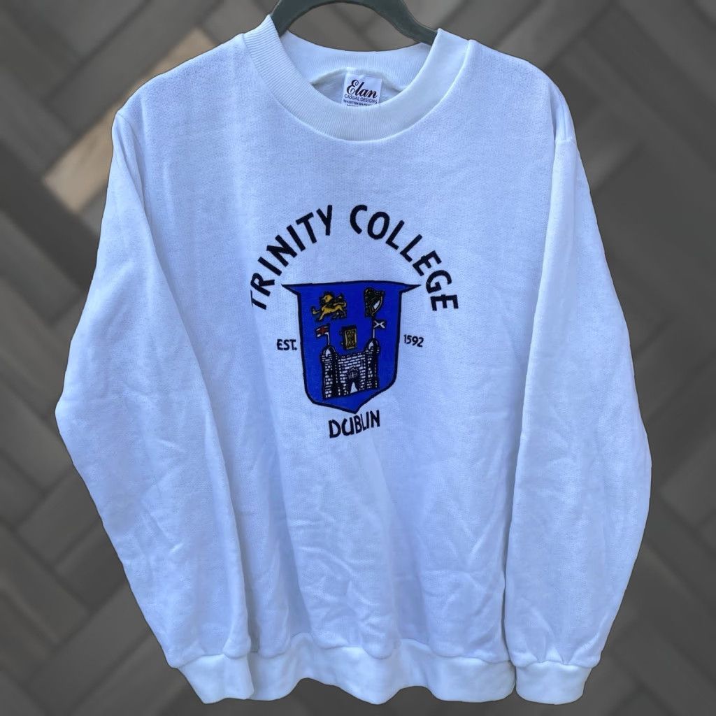 Vintage VINTAGE Elan Casual Designs Trinity College Dublin Sweatshirt Crew Neck Long Sleeve White 50/50 Cotton Polyester Men L Ireland Graphic Print Size US L / EU 52-54 / 3 - 1 Thumbnail
