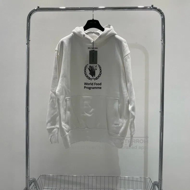 Balenciaga Balenciaga WFP logo white pullover sweatshirt Size US XS / EU 42 / 0 - 1 Thumbnail
