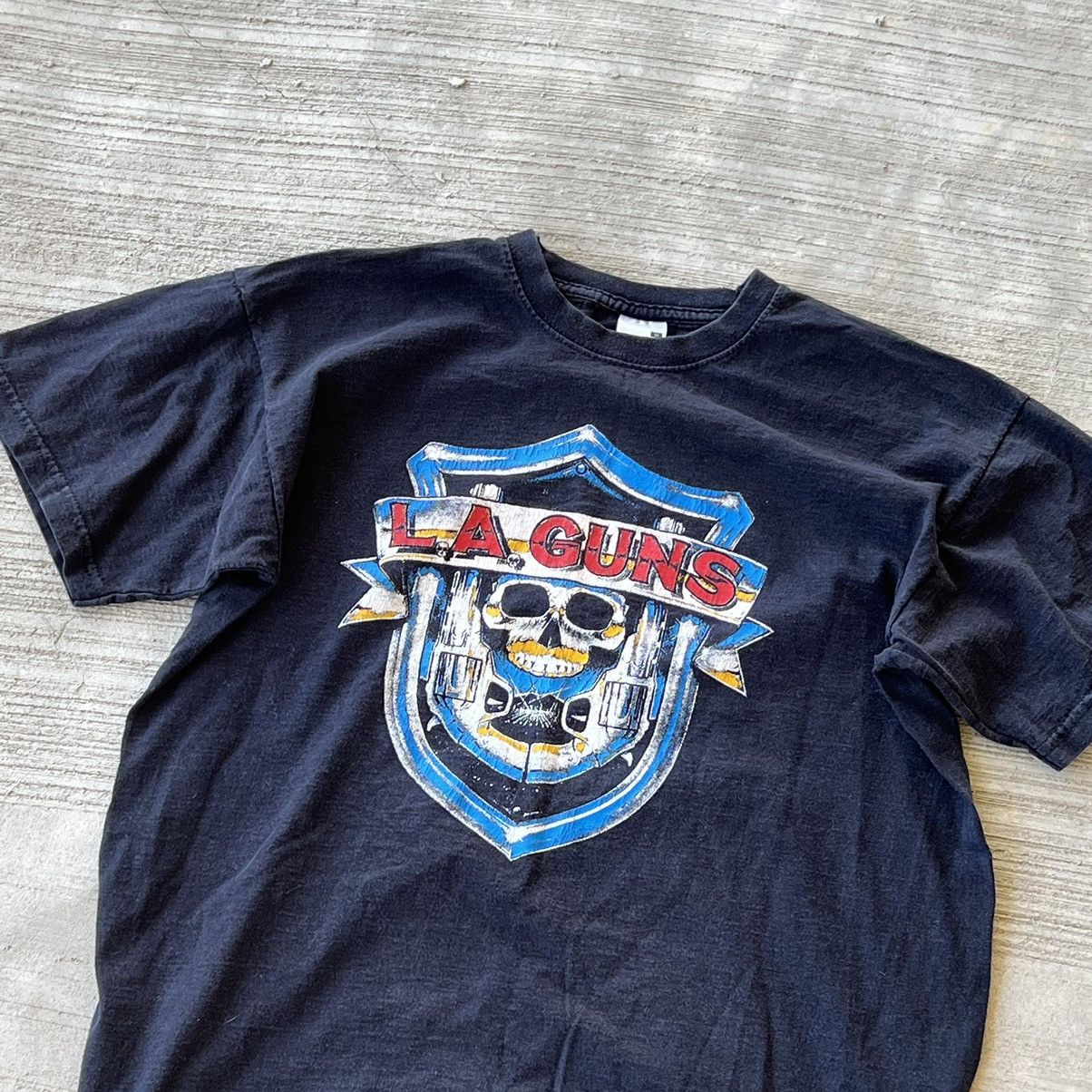 Vintage Fruit Of The Loom Vintage Kiss L.A. Guns Sex Booze T-Shirt Size US M / EU 48-50 / 2 - 3 Thumbnail