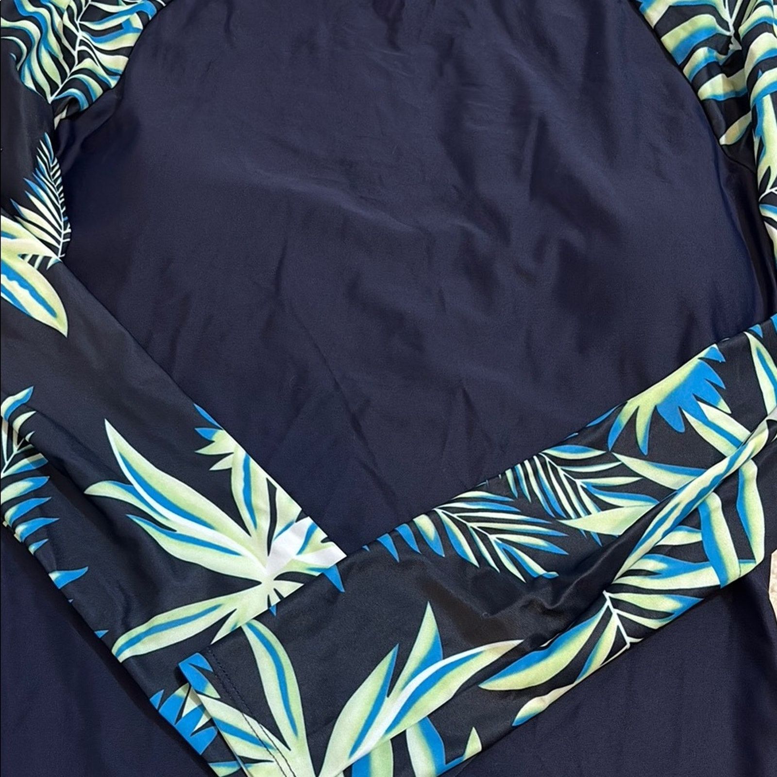 The Unbranded Brand Rash Guard Size Large Blue Floral Long Sleeve Top Size L / US 10 / IT 46 - 2 Thumbnail
