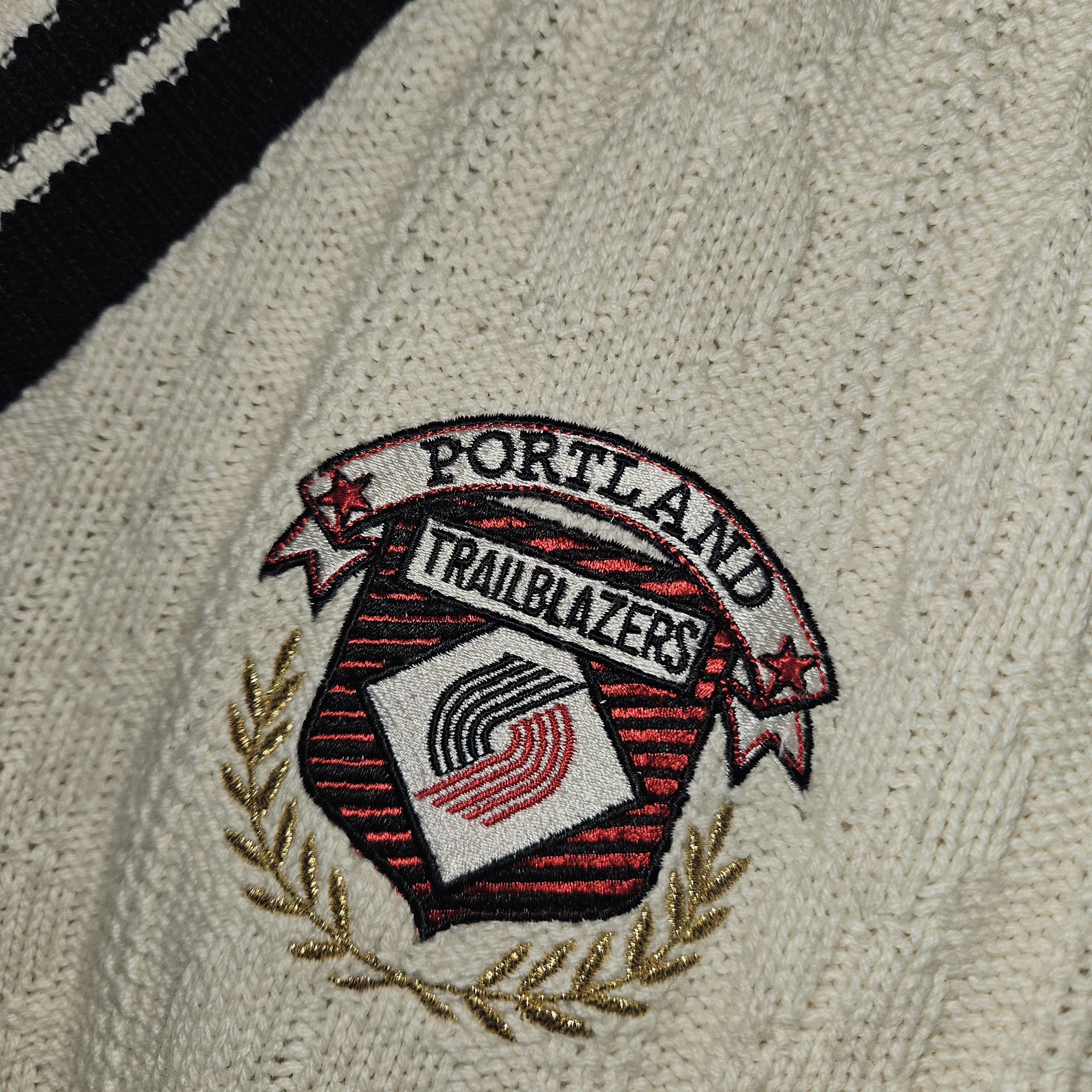Nutmeg Vintage Nutmeg Portland Trail Blazers Cable Knit Sweater Size US L / EU 52-54 / 3 - 3 Thumbnail