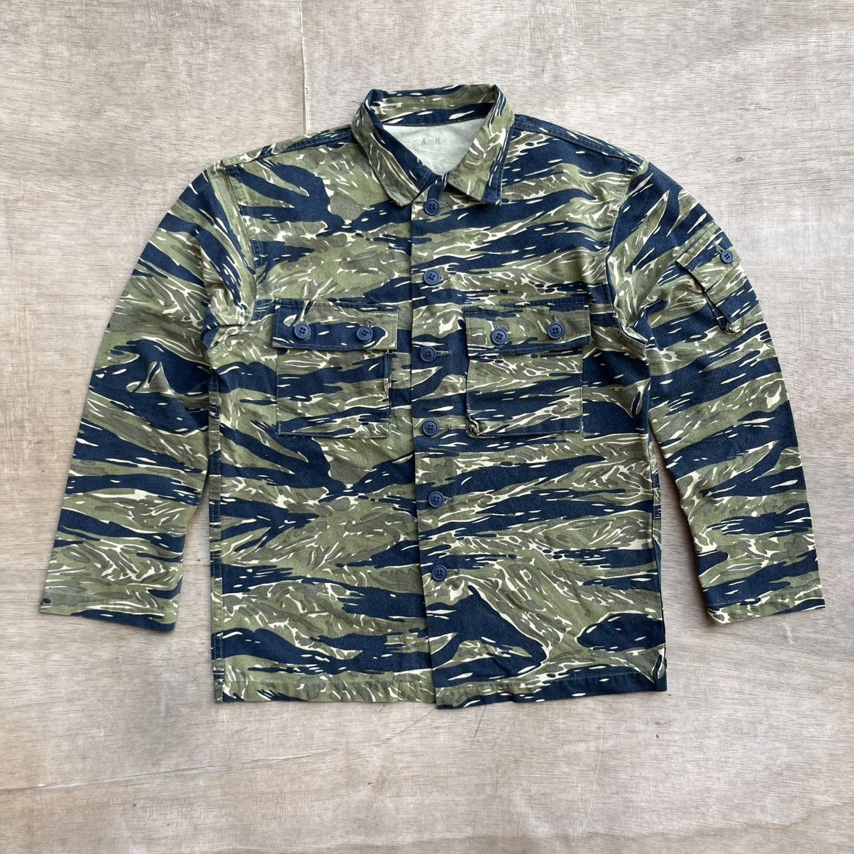 VINTAGE UTILITY TIGER STRIPES CAMO PRINT 2000s 90s 80s STYLE