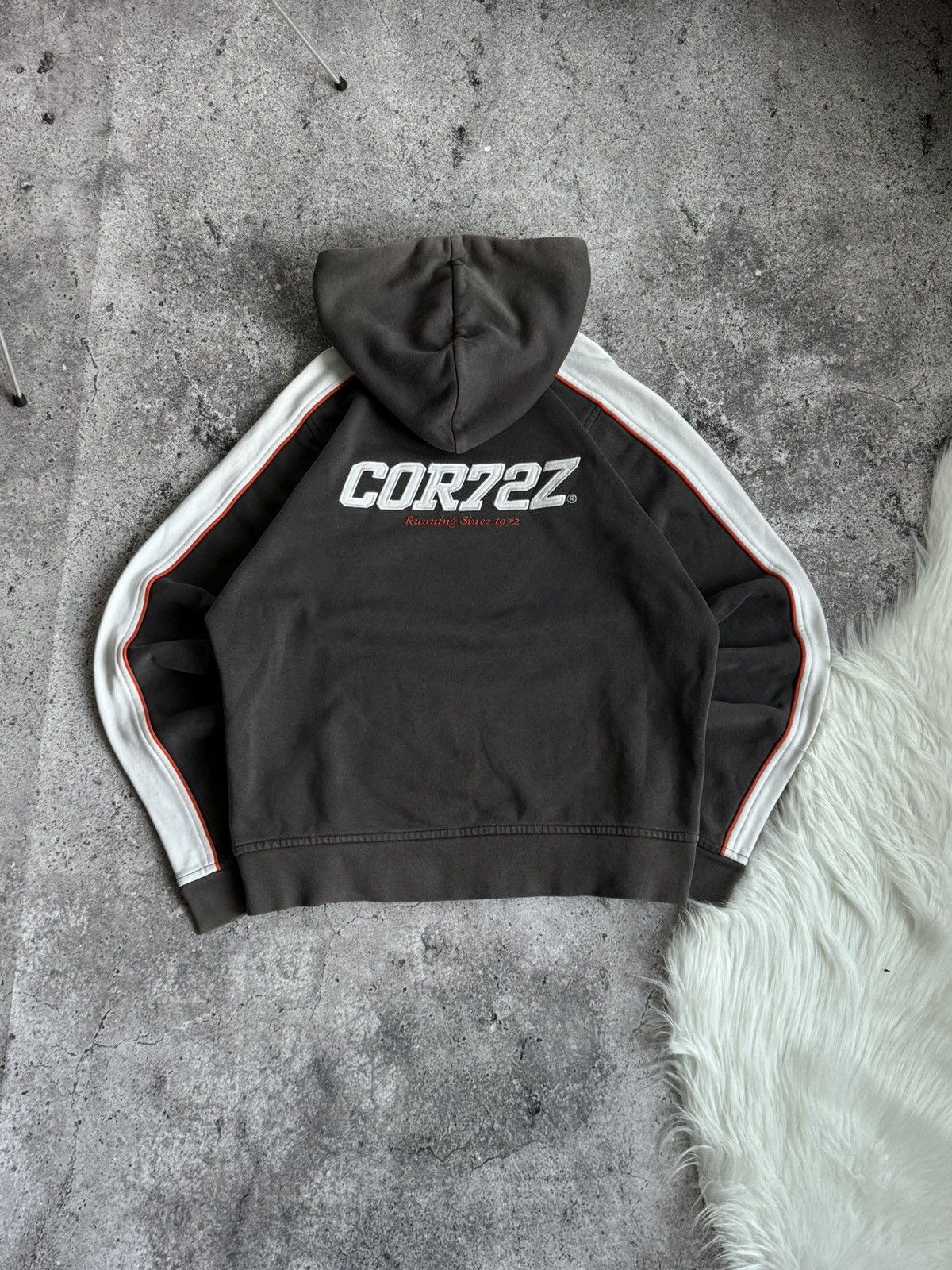 Nike × Vintage Vintage Nike COR72Z Y2K big logo faded distressed hoodie Size US S / EU 44-46 / 1 - 1 Thumbnail