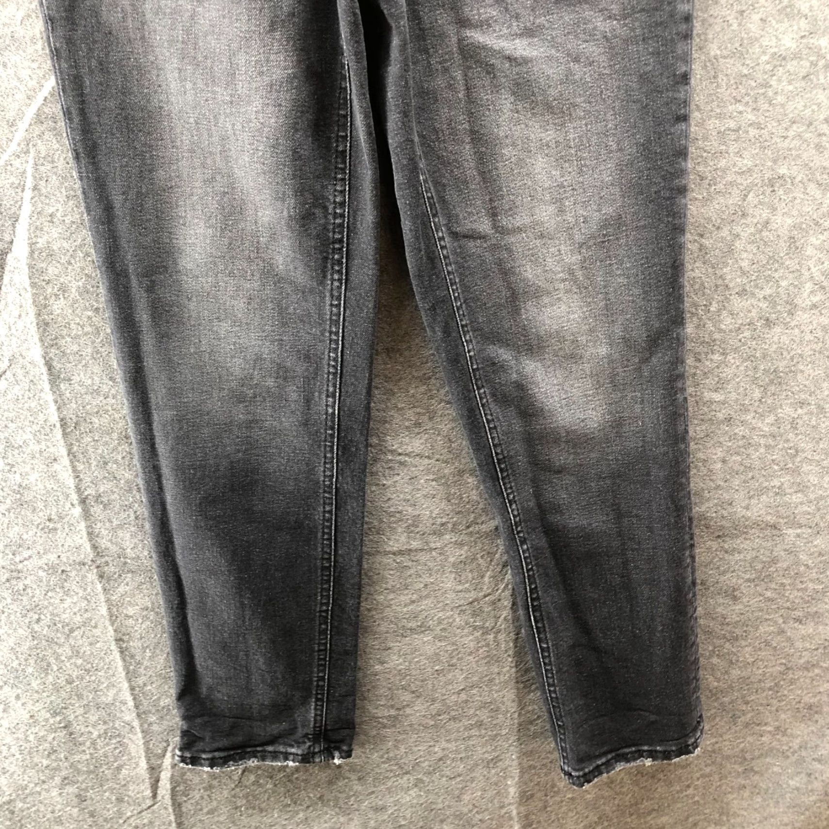 Urban Outfitters Urban Outfitters BDG Slim Straight Jeans Womens 24 Black Charcoal Wash Mid Rise Size 42" / US 20 - 4 Thumbnail