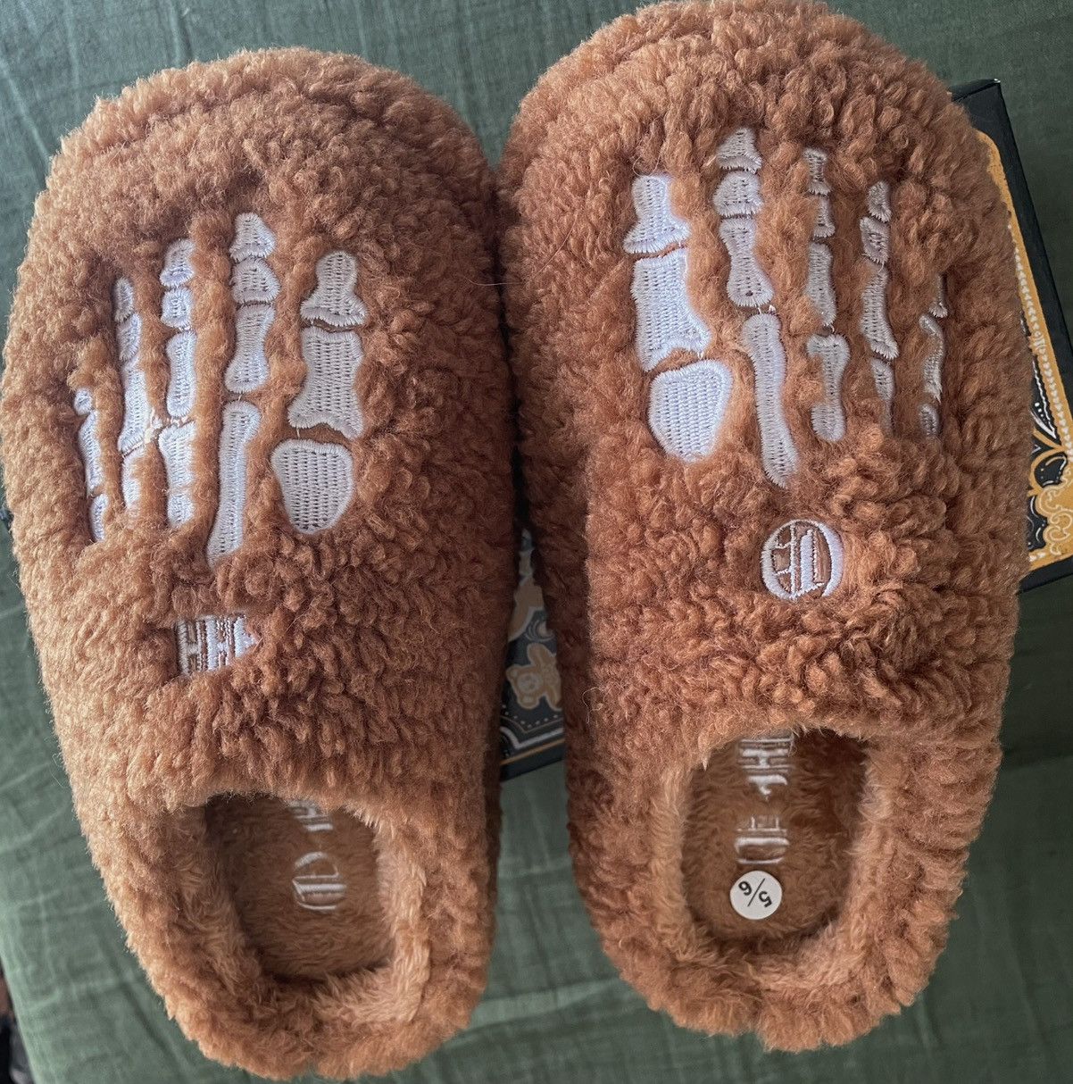 Other Octavious Marks Milk Chocolate Teddy Clogs Size US 6 / EU 39 - 1 Thumbnail