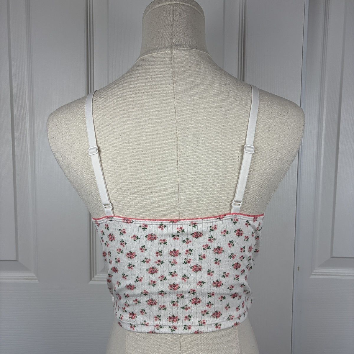 Other Colsie white floral cami Size S / US 4 / IT 40 - 2 Thumbnail