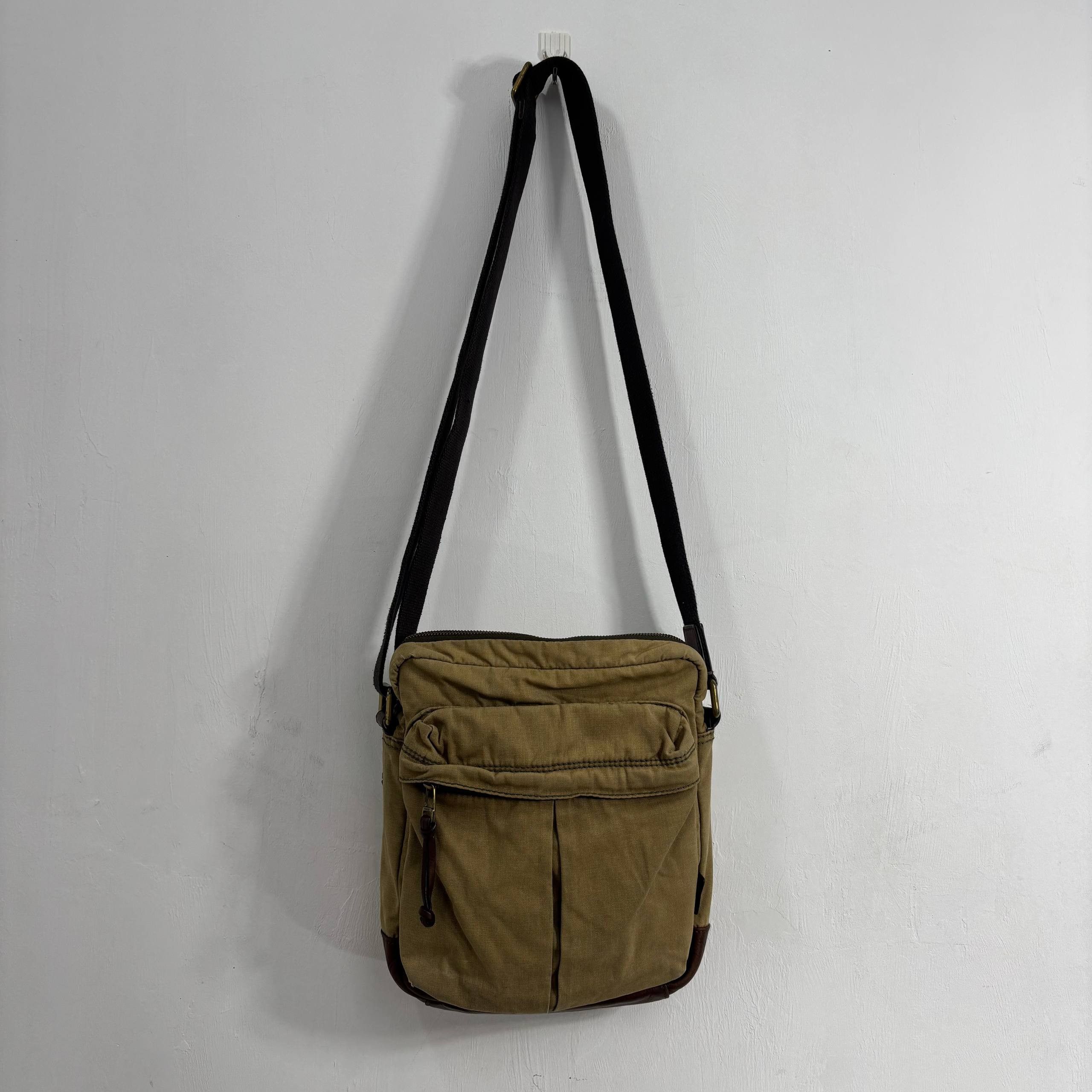 Diesel VTG Diesel 90s Style Military Sling Bag Distressed Crossbody Size ONE SIZE - 2 Thumbnail