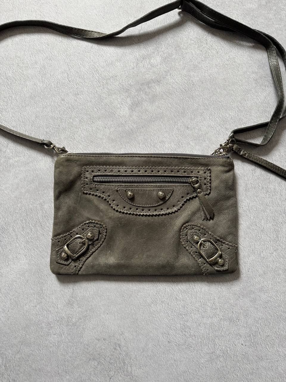 Vintage Vintage Distressed Leather Crossbody Bag Y2K Style Size ONE SIZE - 6 Thumbnail
