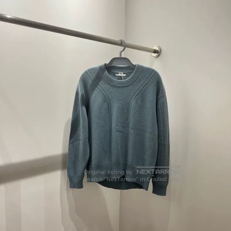 Hermes Hermes Solid Color Round Neck Crewneck Long Sleeve Sweater Size XS / US 0-2 / IT 36-38 - 1 Thumbnail