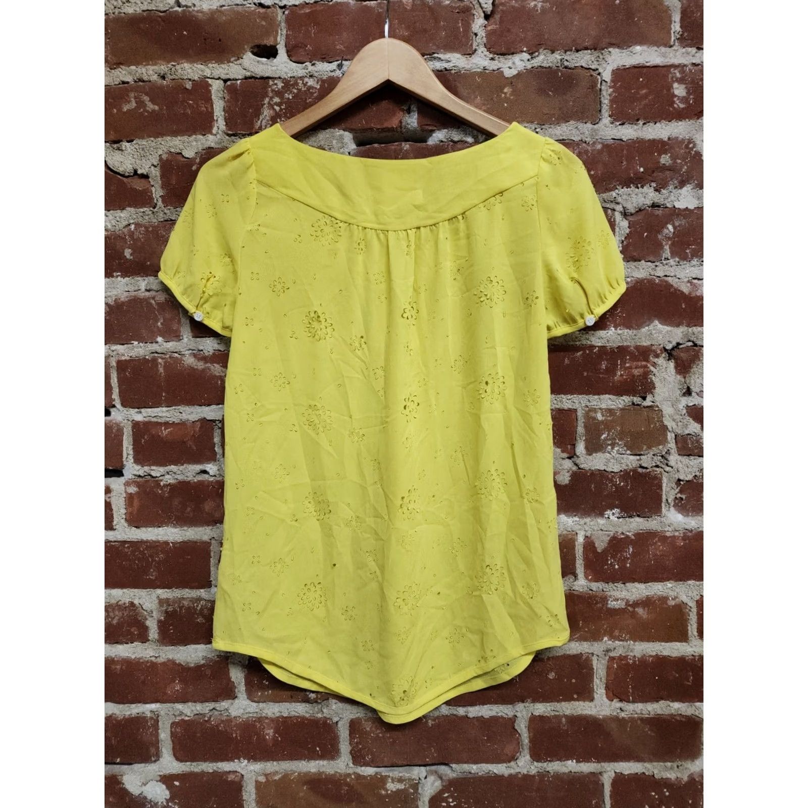 Anthropologie Vanessa Virginia Anthropologie Top Womens L Yellow Sheer Floral Peasant Shirt Blouse Knit Polyester Crew Neck Short Sleeve Casual, Regular, Vintage? Size L / US 10 / IT 46 - 2 Thumbnail