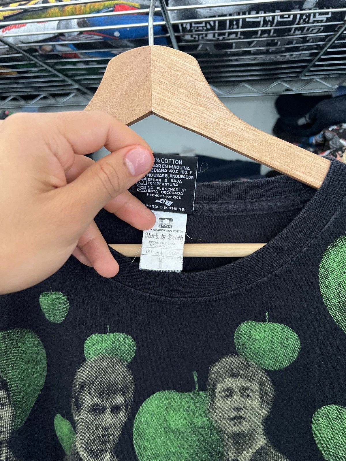 Band Tees 2000s The Beatles Apples AOP Tee Embroidered Mexican Bootleg Size US L / EU 52-54 / 3 - 5 Thumbnail