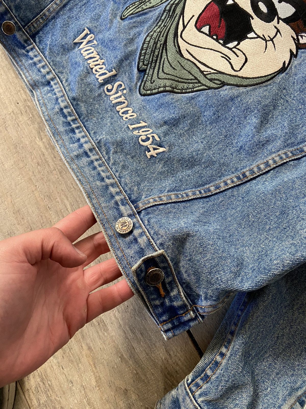 Vintage × Warner Bros Vintage Warner Brothers Denim Bombers jacket Tasmania Devil Size US L / EU 52-54 / 3 - 9 Thumbnail