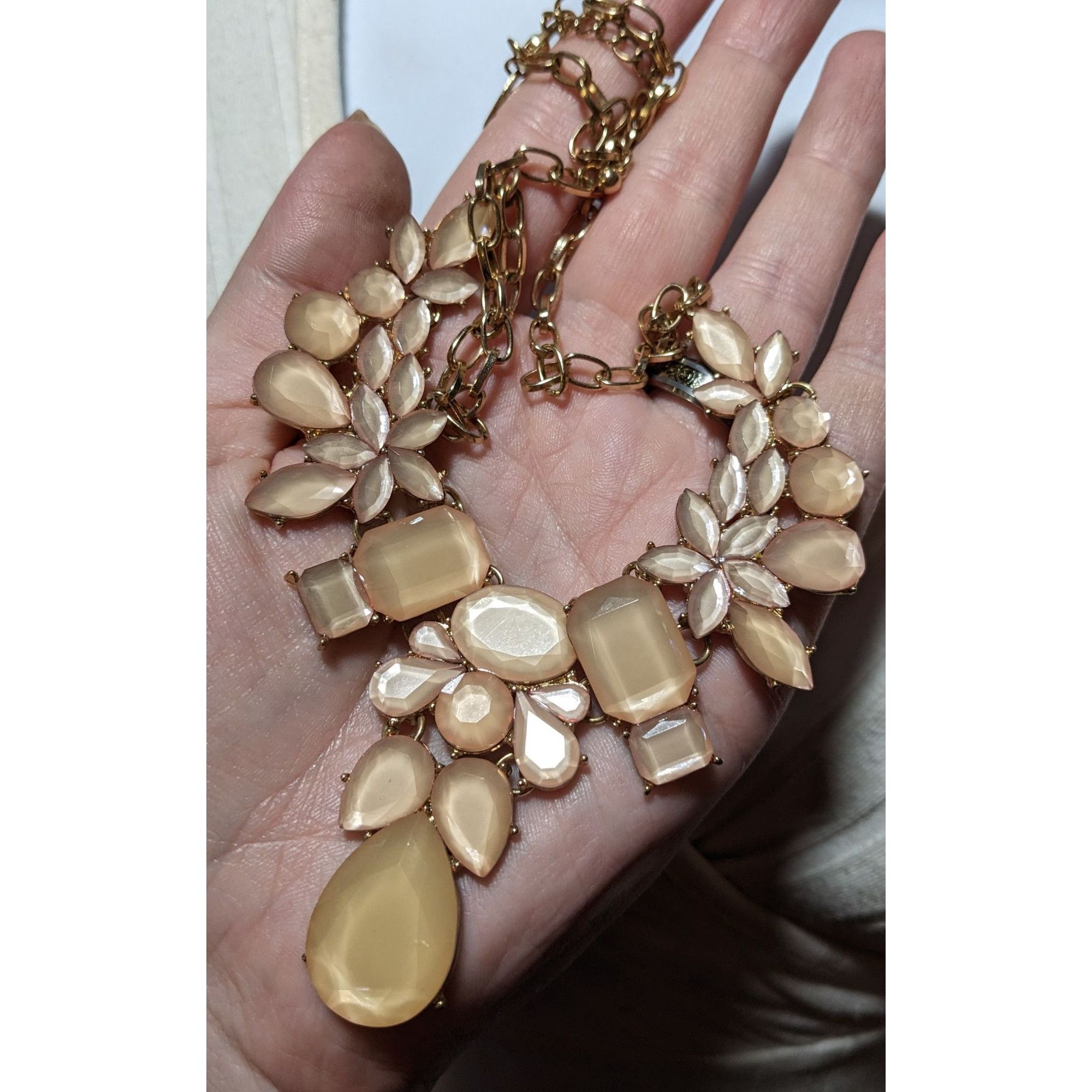 Other Peach Gemmed Charming Charlie Floral Statement Necklace Size ONE SIZE - 7 Thumbnail