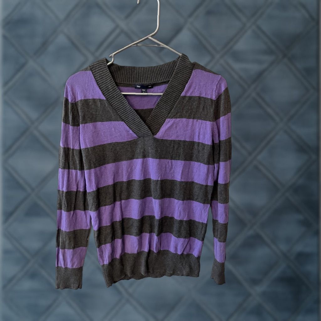 Gap GAP V-Neck Sweater Women Long Sleeve Size Small Purple Basic Size S / US 4 / IT 40 - 1 Thumbnail