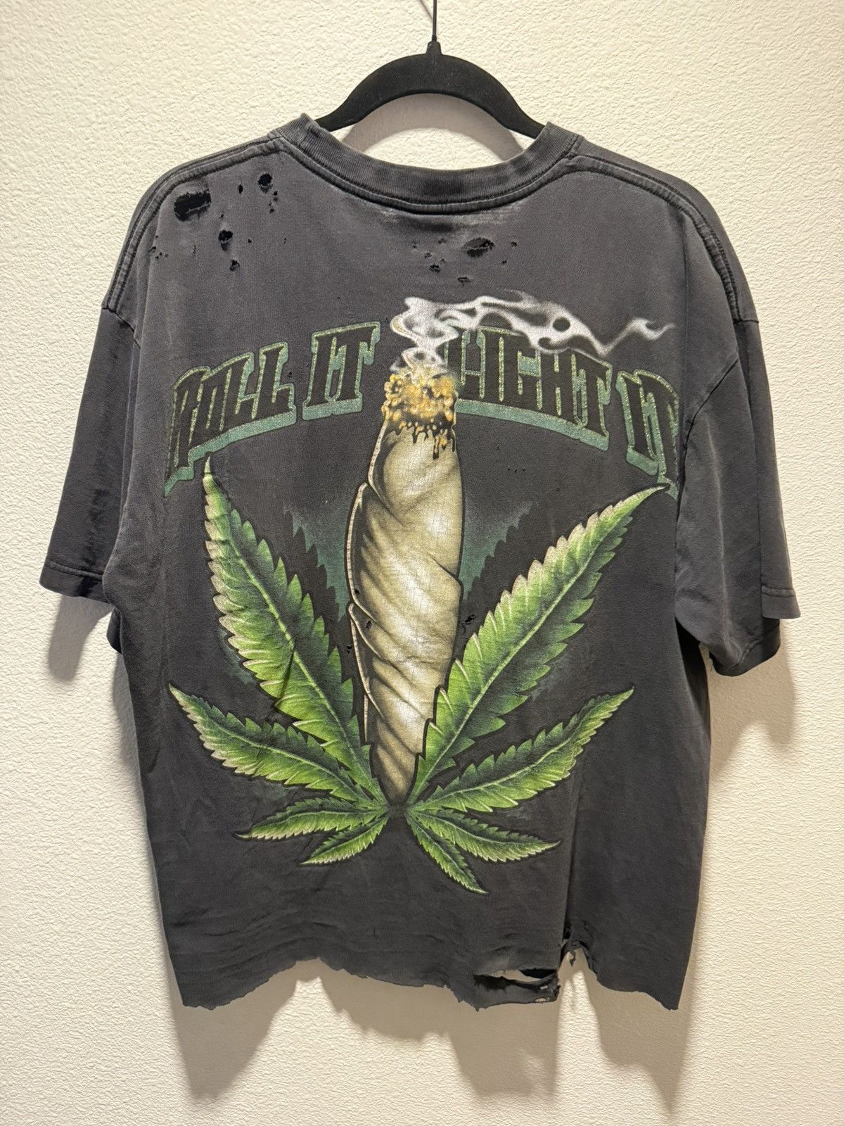 Vintage Roll It Light It Vintage Thrashed Tee Size US XL / EU 56 / 4 - 2 Thumbnail