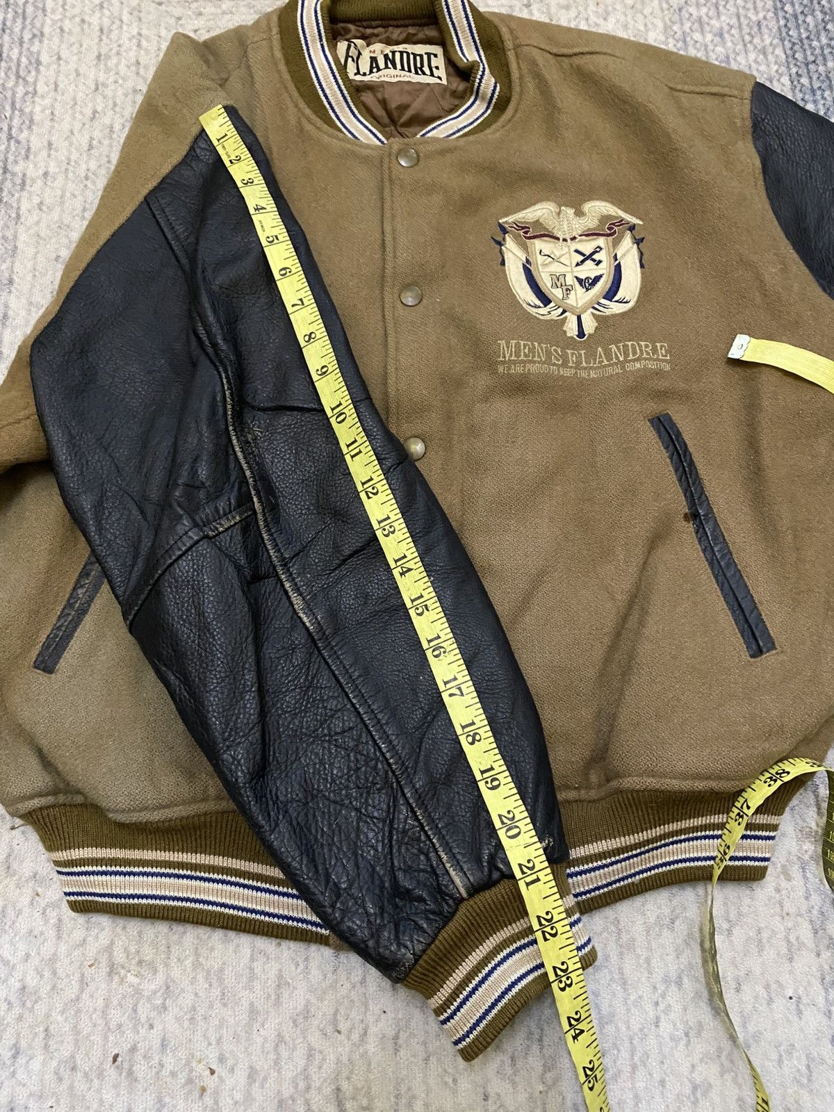 Japanese Brand VINTAGE MENS FLANDRE LEATHER ARM WOOL VARSITY JACKET Size US L / EU 52-54 / 3 - 13 Thumbnail