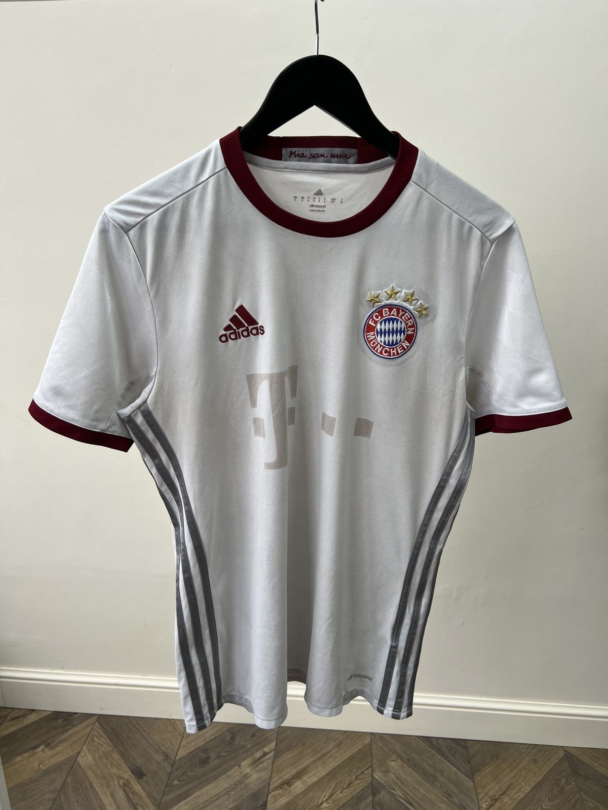 Adidas BAYERN MUNICH 2016 2017 THIRD SHIRT FOOTBALL SOCCER JERSEY Size US S / EU 44-46 / 1 - 1 Thumbnail