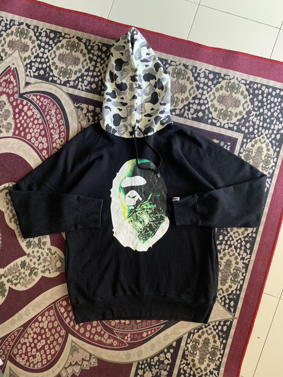 Bape Bape x Alien Predator glow in the dark Pullover Hoodie Size US XL / EU 56 / 4 - 2 Thumbnail