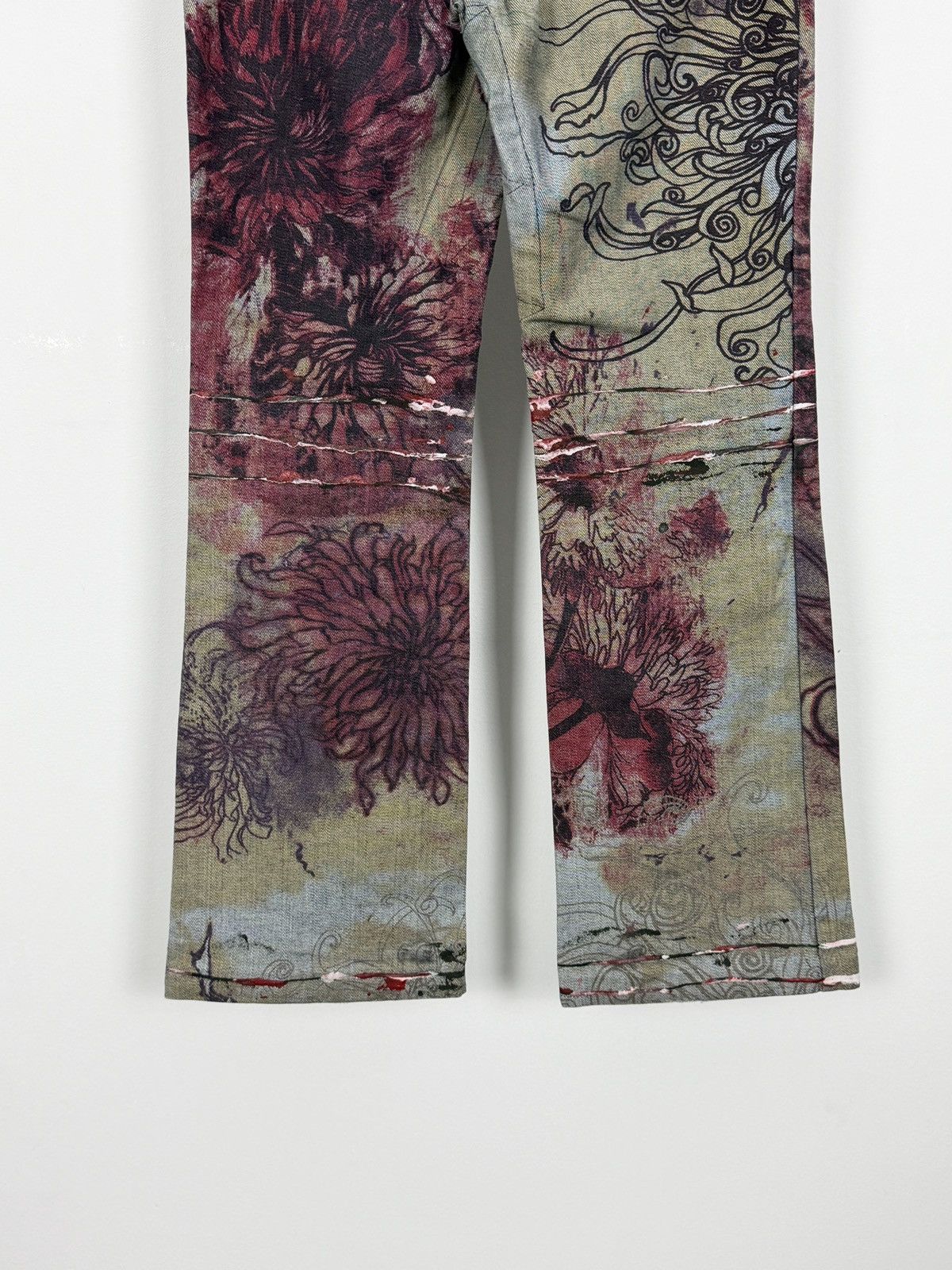 Roberto Cavalli Roberto Cavalli 2000’s Flared Floral Slashed Tattoo Jeans Size 28" / US 6 / IT 42 - 18 Thumbnail