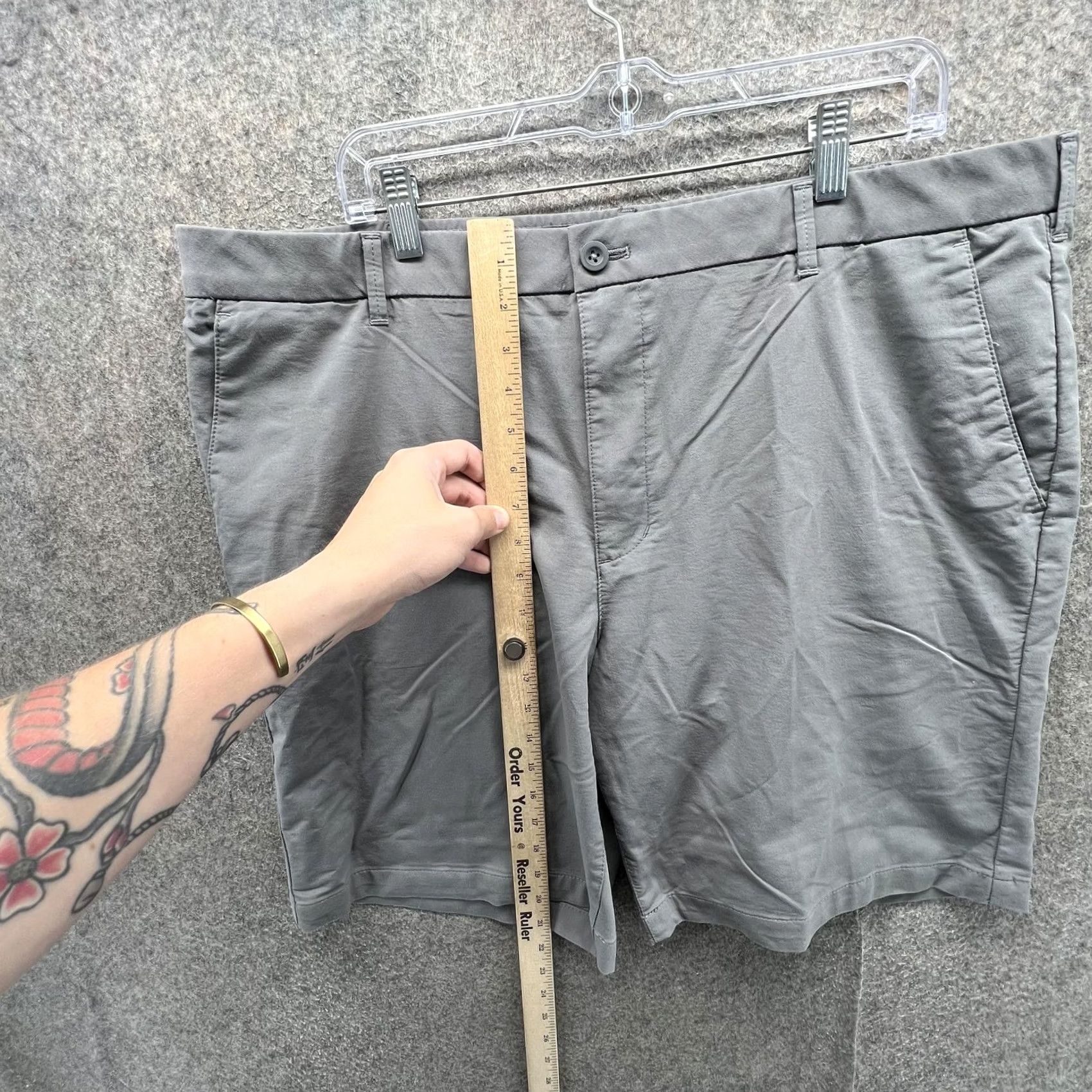 Izod IZOD Shorts Mens 40 Gray Lightweight Chino Flat Front Casual 10 Inseam Size US 40 / EU 56 - 7 Thumbnail