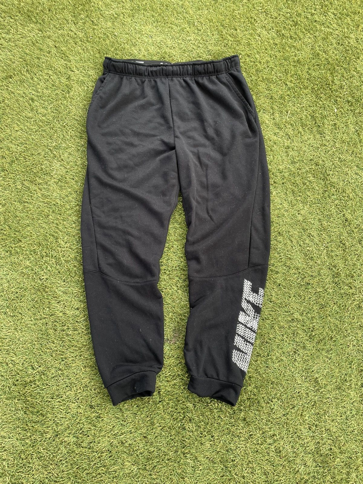 Nike Nike Joggers Men Size large Black Dri Fit Casual Workout Size US 28 / EU 44 - 1 Thumbnail