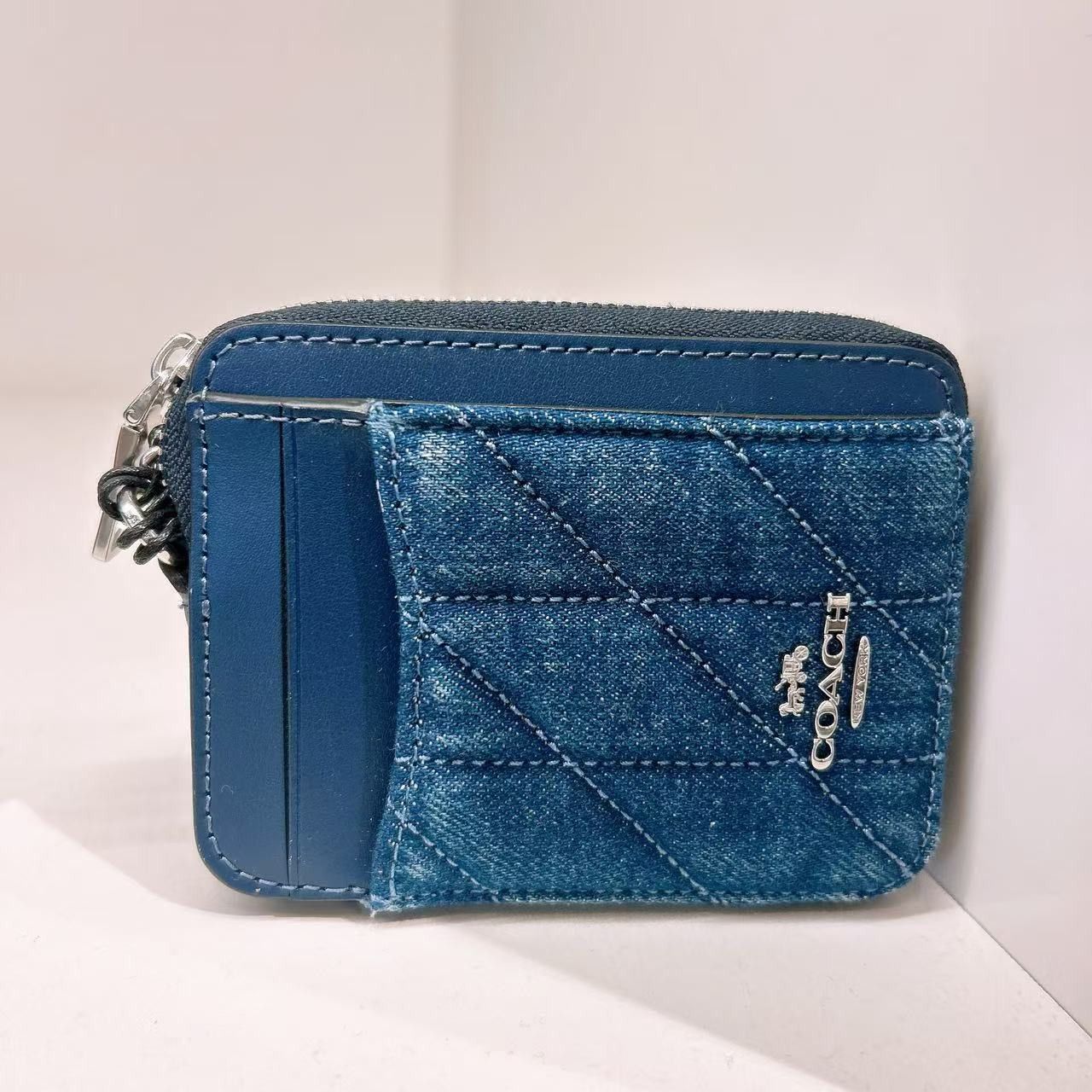 Coach NWT Coach Zip Card Case With Quilting CAR26 Size ONE SIZE - 1 Thumbnail