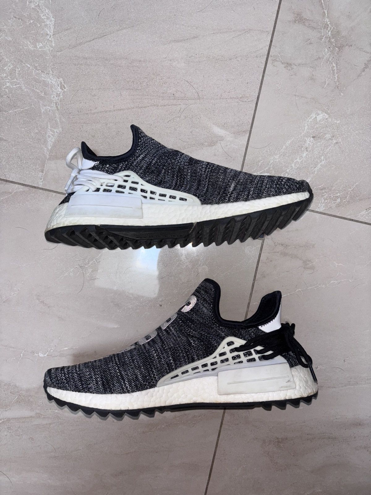 Adidas × Pharrell Pharrell Human Race Cloud x Moon Size US 10.5 / EU 43-44 - 3 Thumbnail