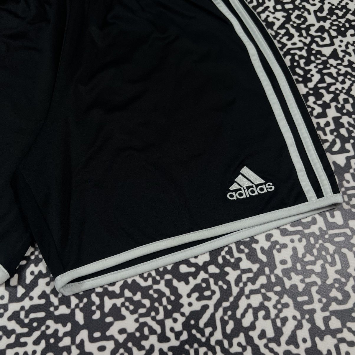 Adidas Vintage Y2K Adidas Striped Retro Sport Style Casual Shorts Size US 36 / EU 52 - 5 Thumbnail