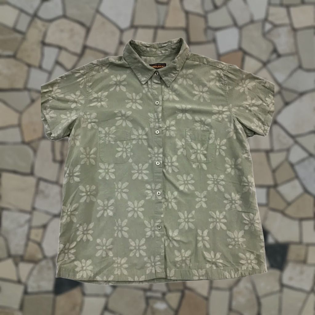 Vintage VINTAGE Woolrich Button-Up Shirt Womens Medium Green Floral 1954 Women’s XL Like New Size M / US 6-8 / IT 42-44 - 1 Thumbnail