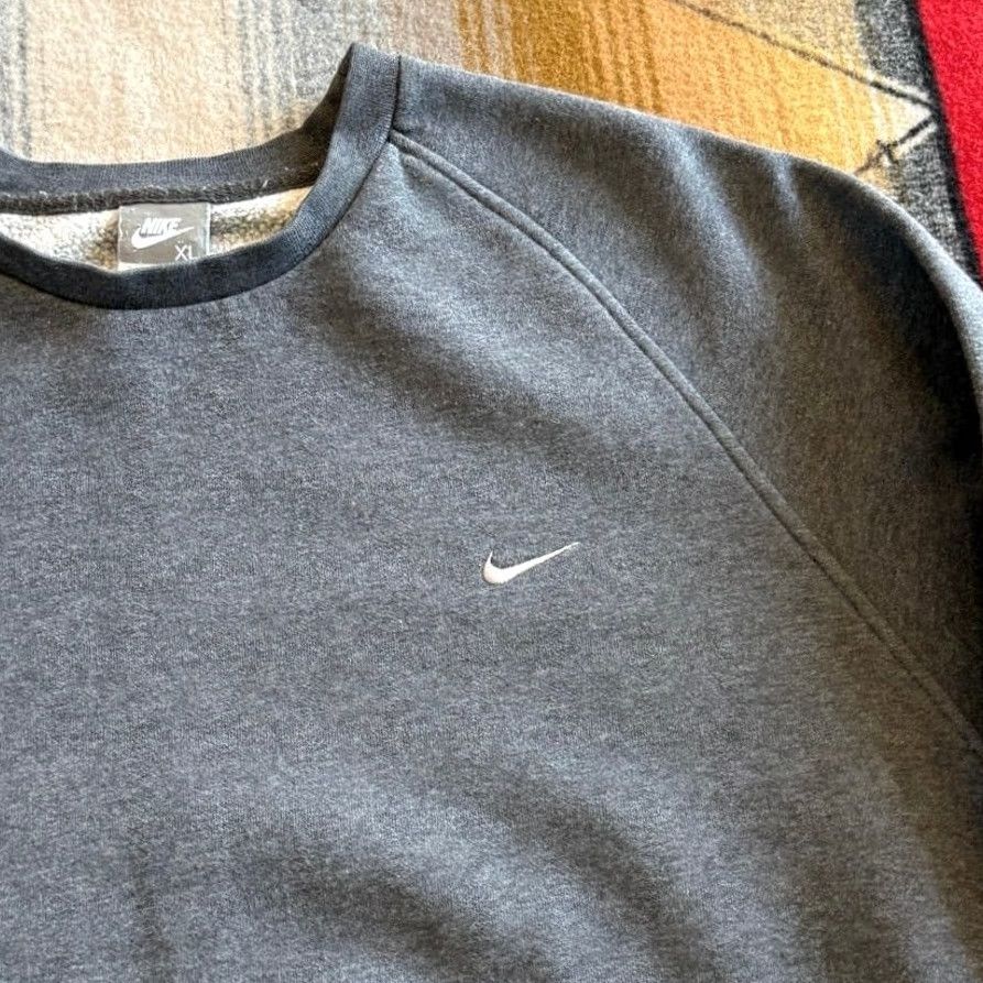 Nike VINTAGE Nike Gray Crewneck Sweatshirt Size XL Embroidered Swoosh Y2K Size US XL / EU 56 / 4 - 2 Thumbnail