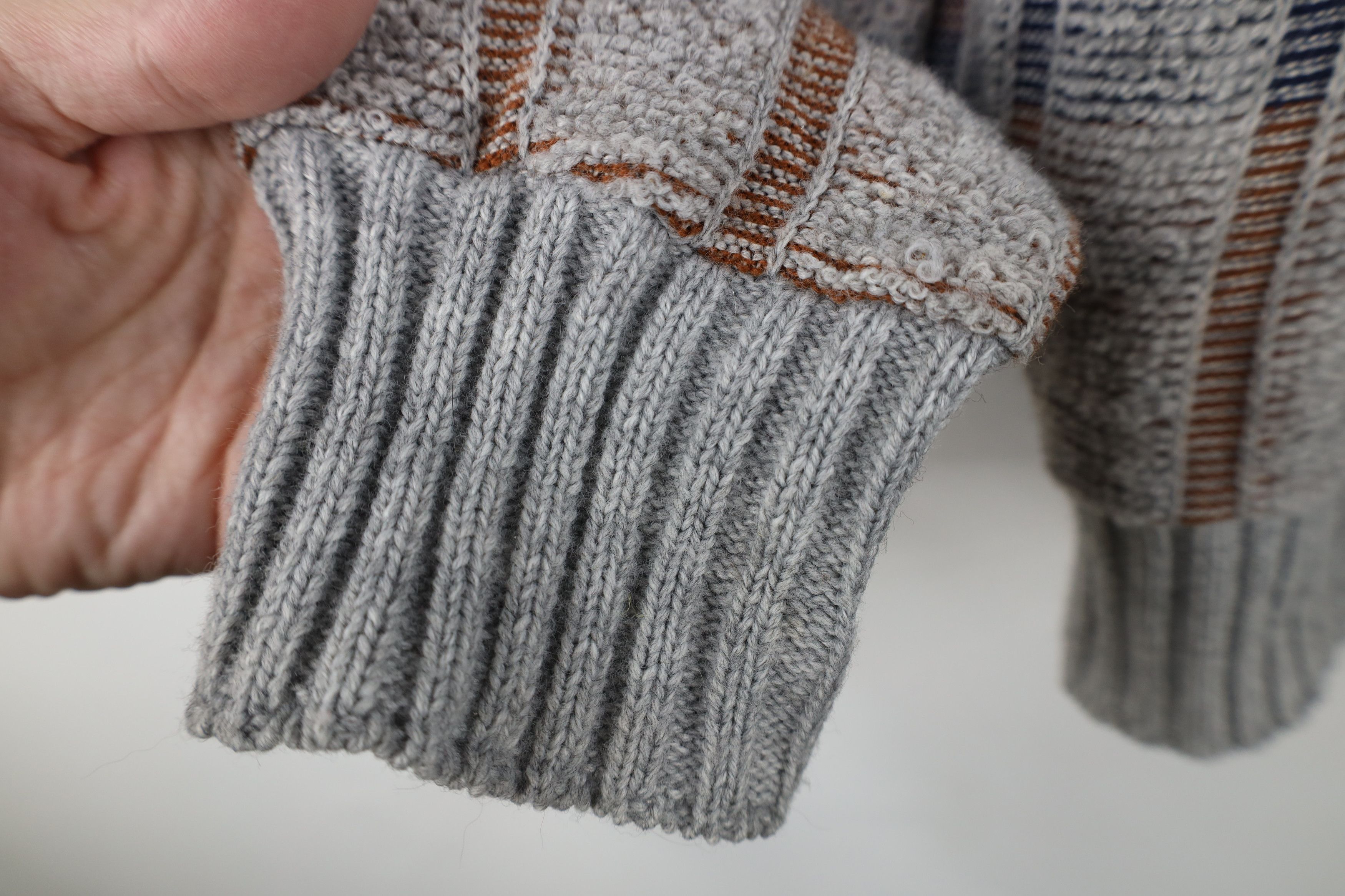 Vintage Vintage 70s Streetwear Textured Fleece Knit V-Neck Sweater Size US M / EU 48-50 / 2 - 6 Thumbnail