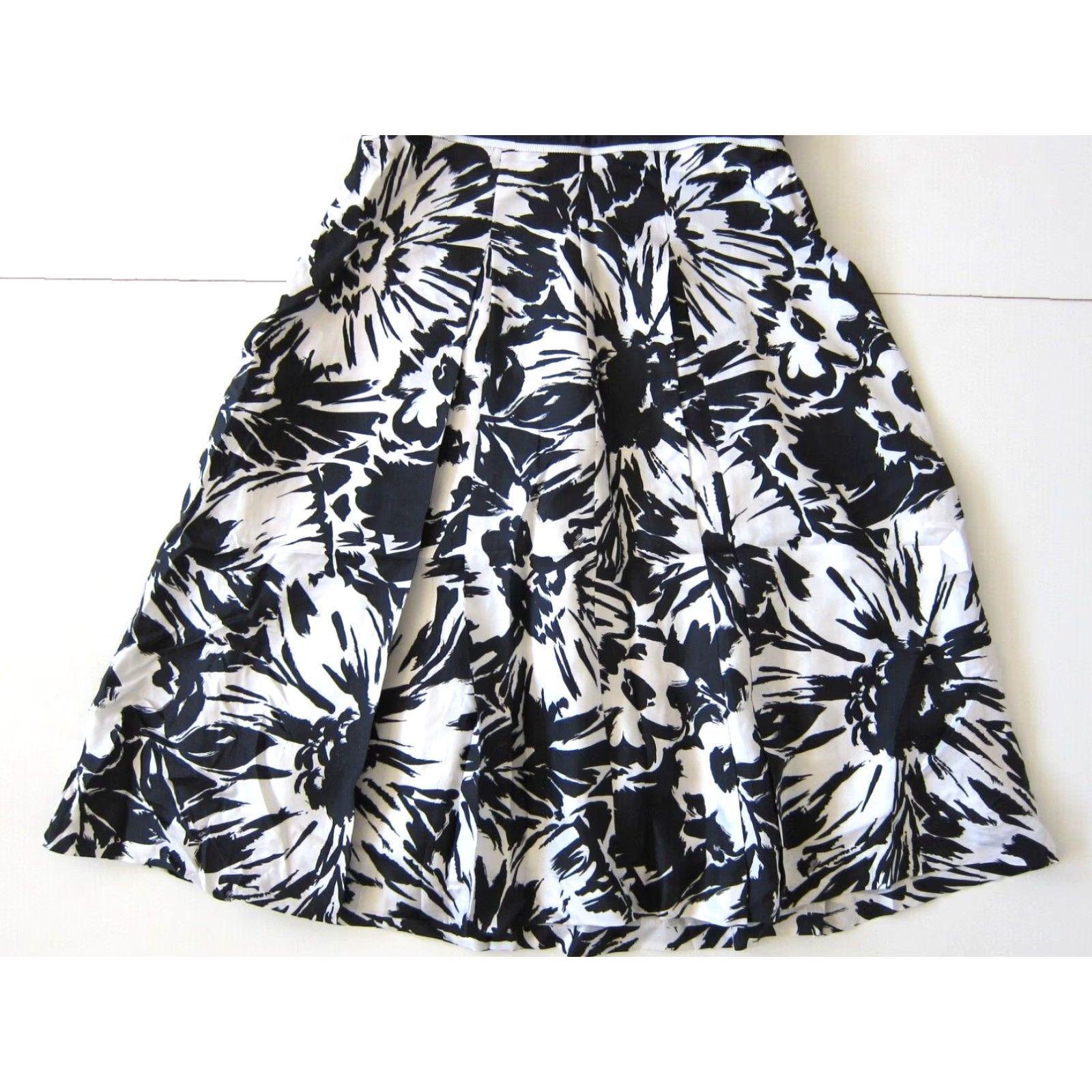 White House Black Market White House Black Market Floral Empire Jumper Tank Dress Women Size 0 Size XS / US 0-2 / IT 36-38 - 6 Thumbnail