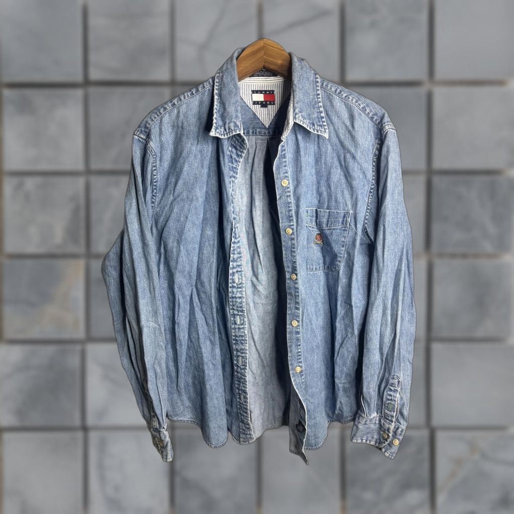 Tommy Hilfiger VINTAGE Tommy Hilfiger Tommy Jeans Shirt Womens XL Blue Denim Long Sleeve Button Front Size XL / US 12-14 / IT 48-50 - 1 Thumbnail