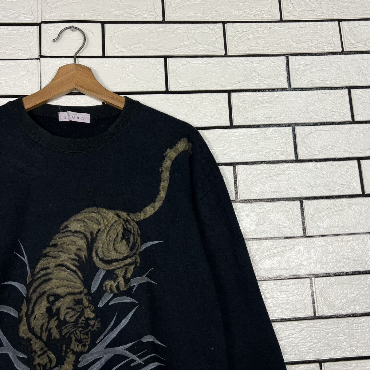 Kansai Yamamoto KANSAI SICURO Tiger Big Logo Sukajan Sweatshirt #4219-C192 Size US M / EU 48-50 / 2 - 4 Thumbnail