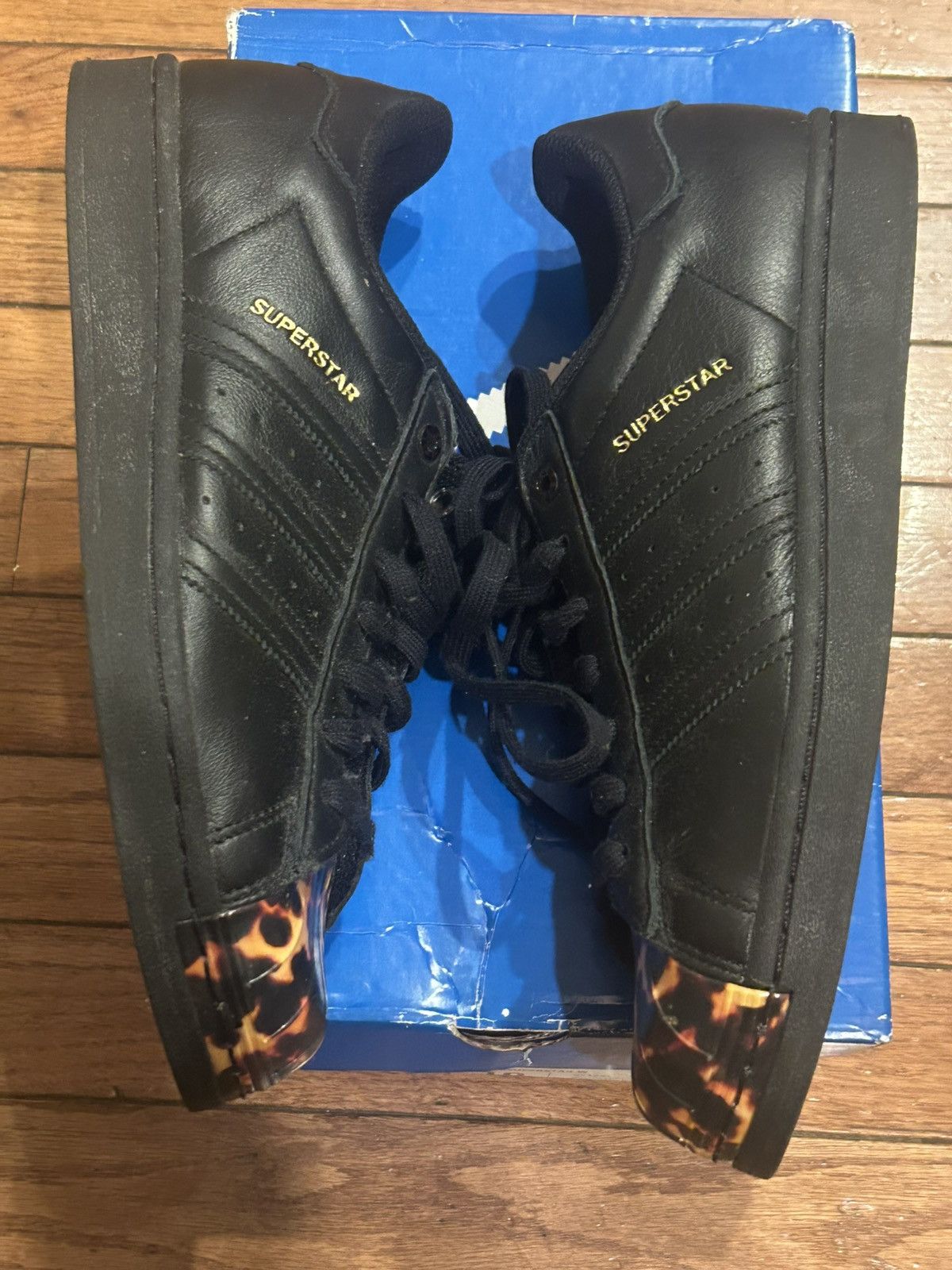 ADIDAS SUPERSTAR LOW LEATHER SNEAKER