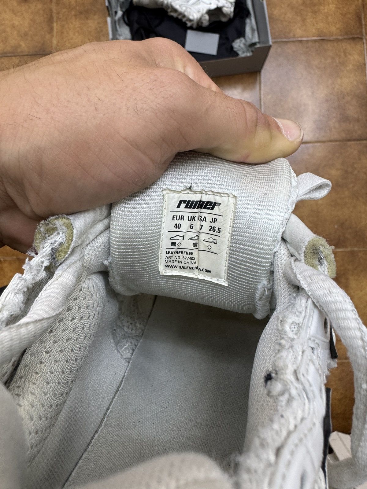 Balenciaga Balenciaga runner sneaker white Size US 7 / EU 40 - 5 Thumbnail