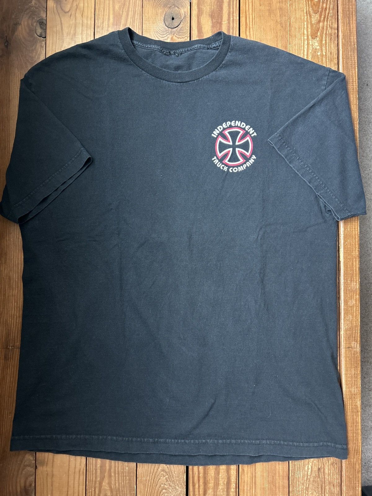 Independent Truck Co. × Vintage Vintage 90s Y2K Independent Trucks Skate Black Tee Shirt Size US L / EU 52-54 / 3 - 1 Thumbnail