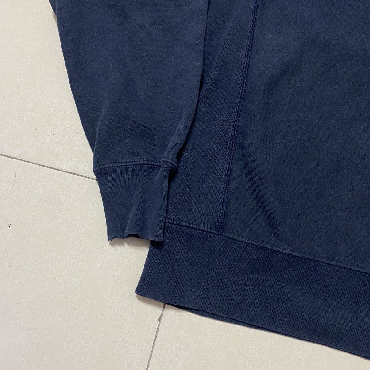 Champion Vintage Distressed Champion Big Logo Reverse Weave Size US L / EU 52-54 / 3 - 4 Thumbnail