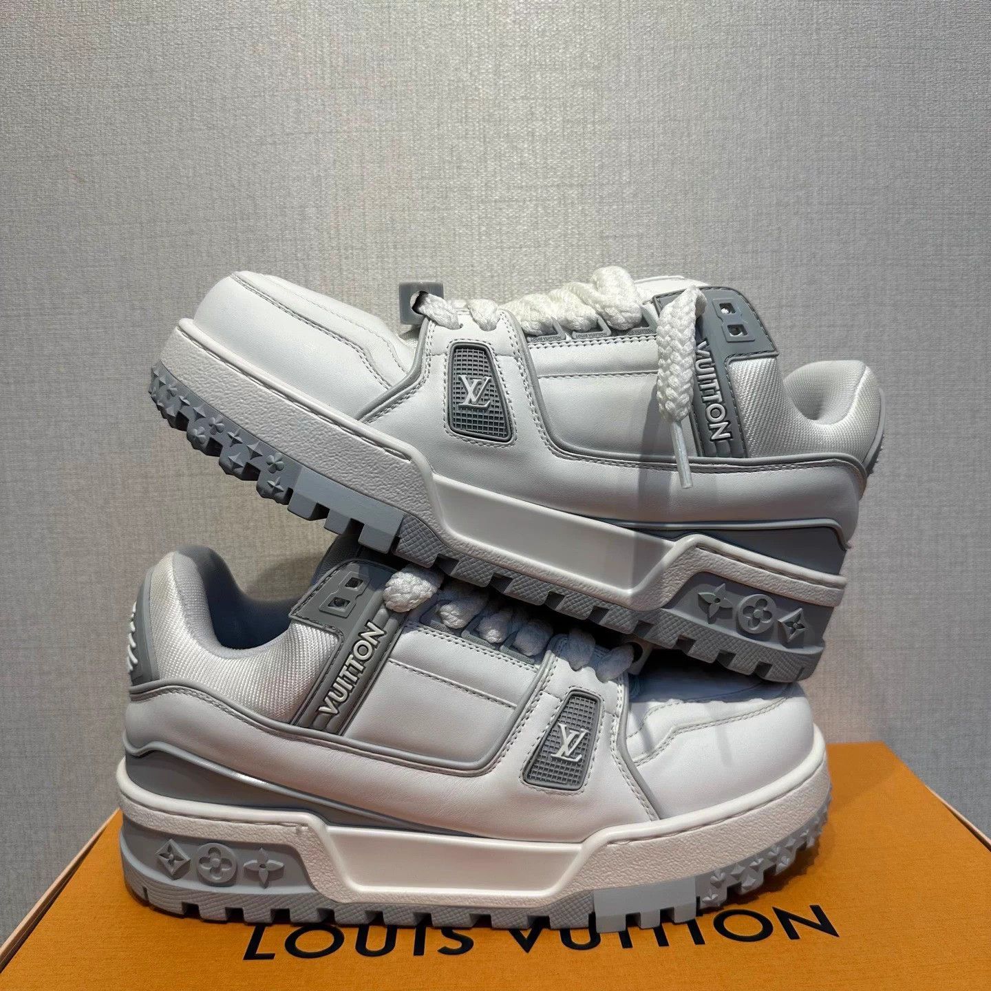 Louis Vuitton Louis Vuitton Gray/White Puffy Trainer 38 New Size US 7 / IT 37 - 6 Thumbnail