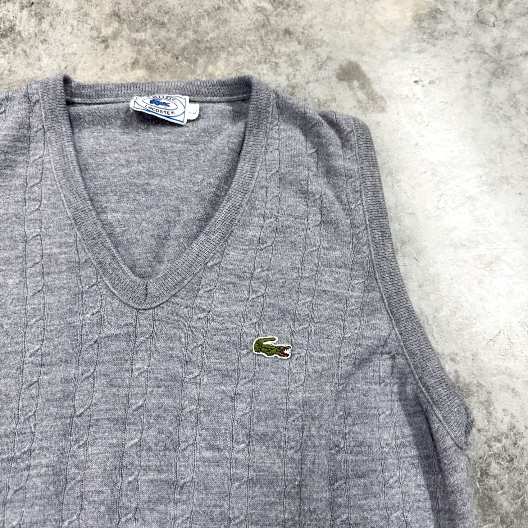 Vintage VINTAGE Izod Lacoste Sweater Vest Mens L Gray V-Neck Cable-Knit Logo Croc Size US L / EU 52-54 / 3 - 3 Thumbnail