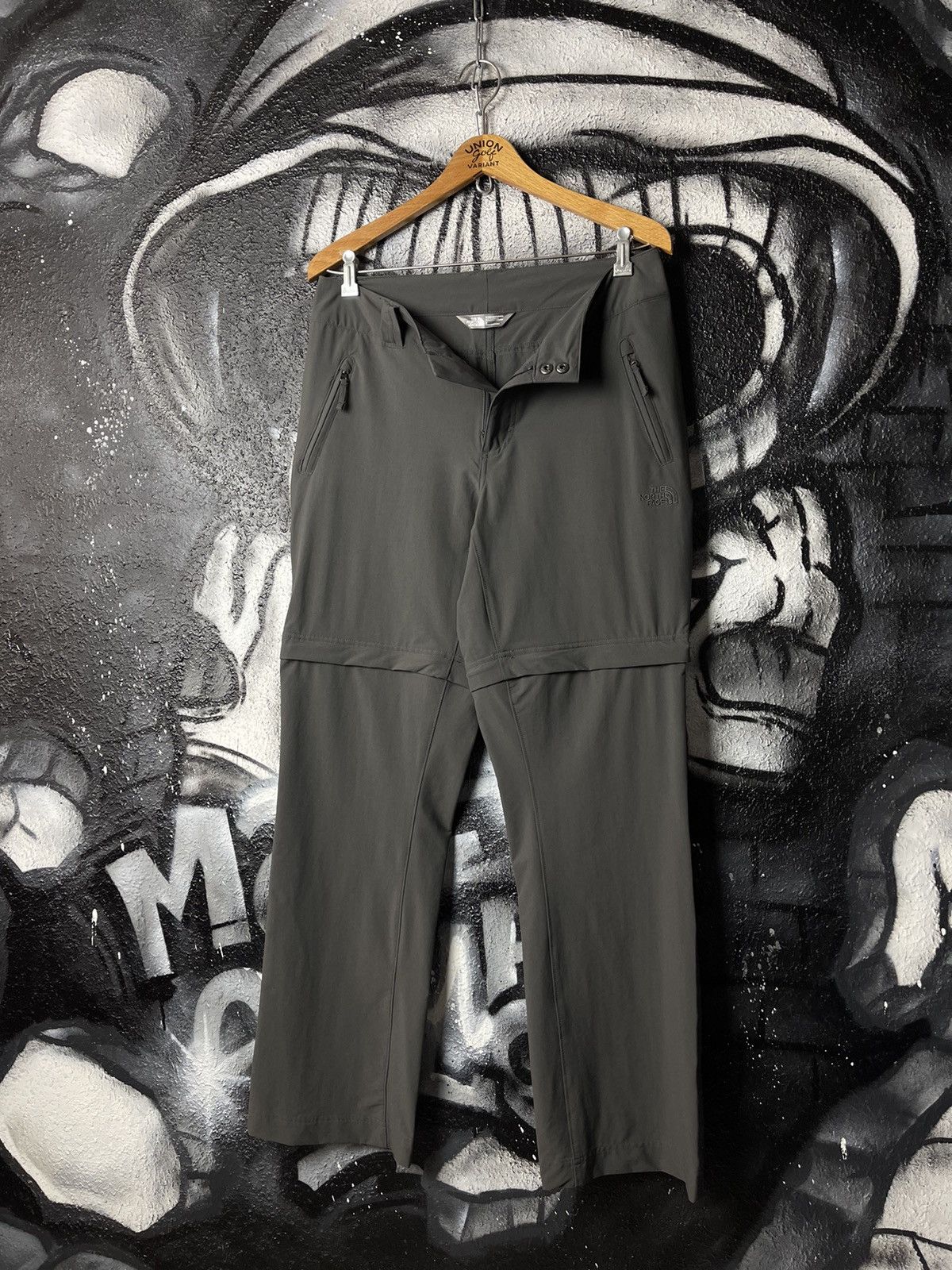 The North Face The North Face Outdoor Grey Cargo Transformer Pants WMNS Size 8 Size 30" / US 8 / IT 44 - 3 Thumbnail