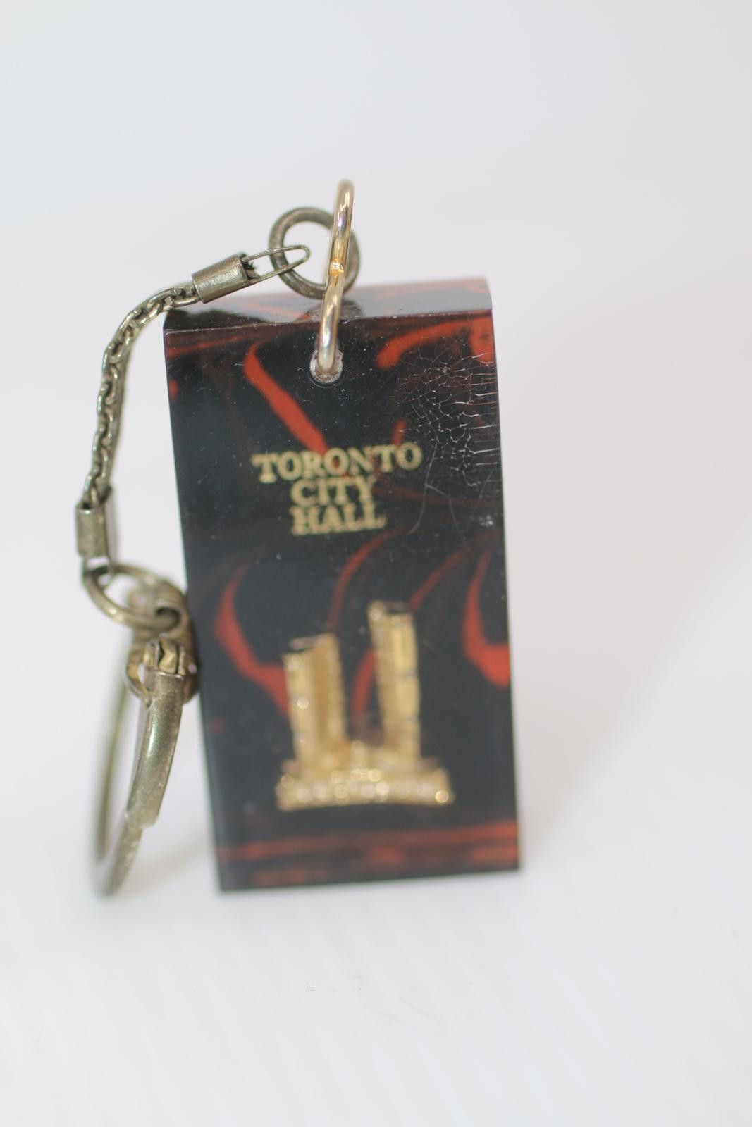 Warner Bros Vintage Keychain TORONTO CITY HALL Souvenir Keyring ONTARIO Size ONE SIZE - 1 Thumbnail