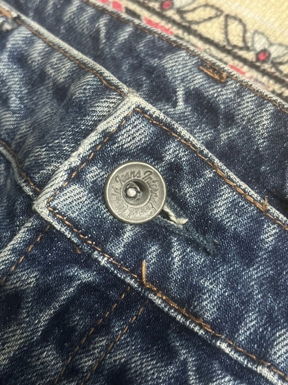 Japanese Brand Vintage Rugged Jeans by WoW Blue Faded Washed Whisker Jeans Size US 32 / EU 48 - 5 Thumbnail