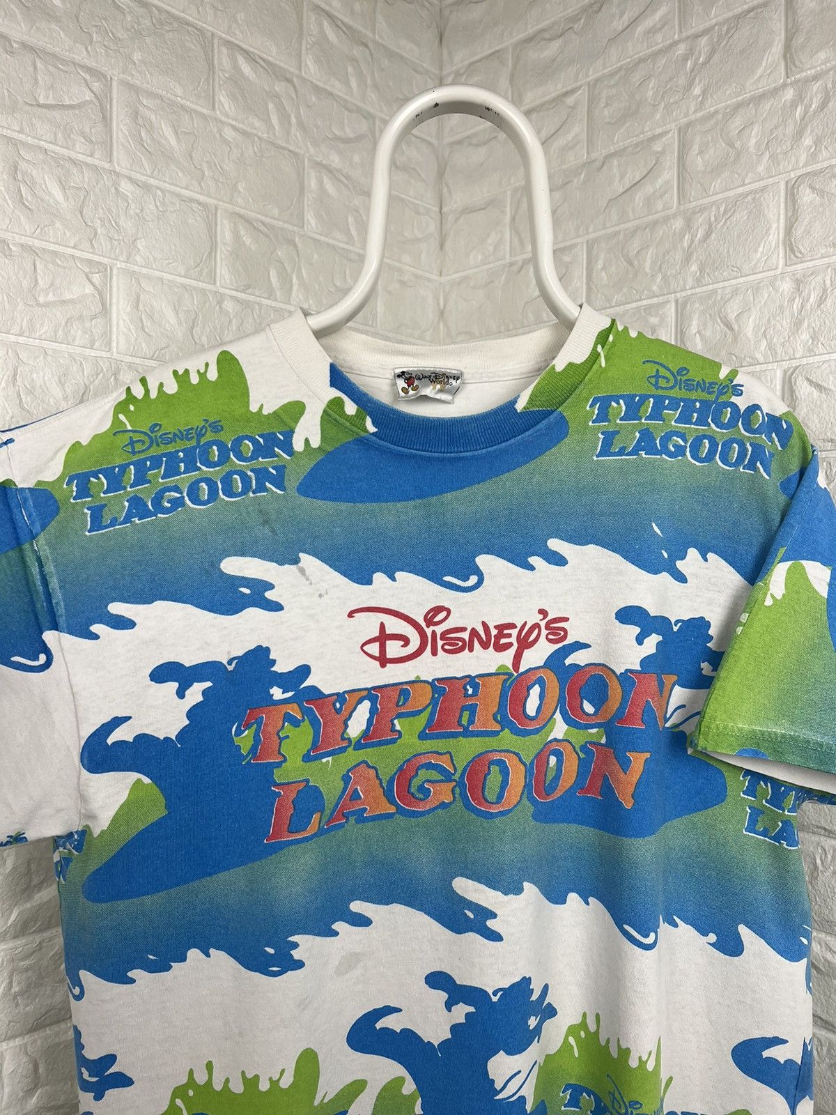 Disney × Vintage Vintage 90s Disney Typhoon Lagoon All over print Tee Size US L / EU 52-54 / 3 - 4 Thumbnail