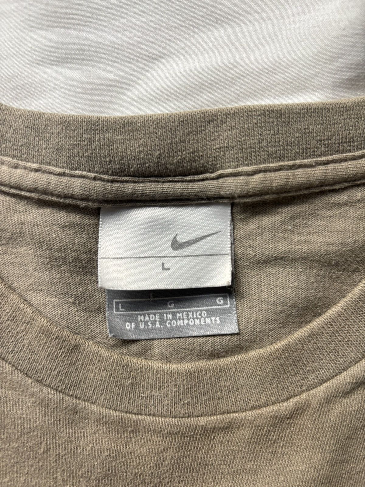 Nike Nike Brown Box Logo T-Shirt Size L Size US L / EU 52-54 / 3 - 3 Thumbnail