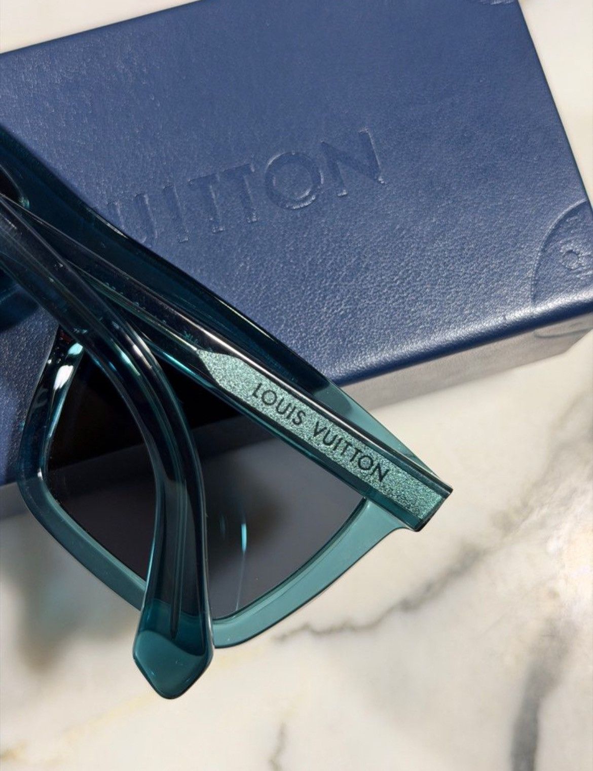 Louis Vuitton Authentic Louis Vuitton Bloom Square Sunglasses Size ONE SIZE - 3 Thumbnail